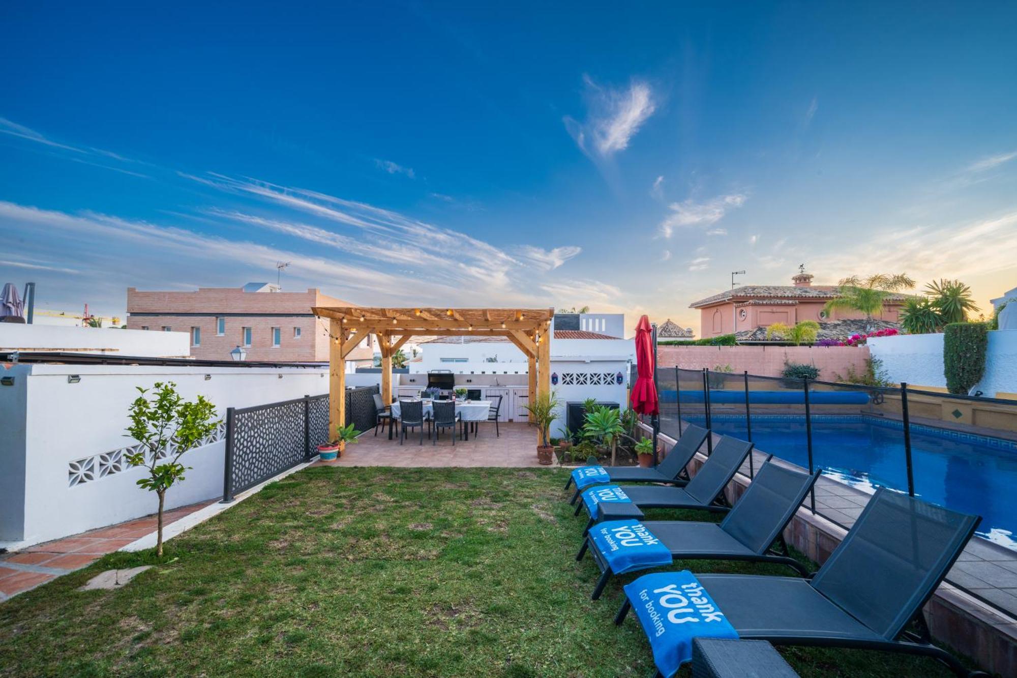 Typical Beach House Las Chapas Playa With Heated Pool Marbella Esterno foto